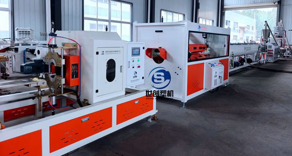 CPVC電力管生產設備流程主要包括以下核心(xīn)環節 CPVC電力管生產設備流程主要(yào)包括以下核心環節